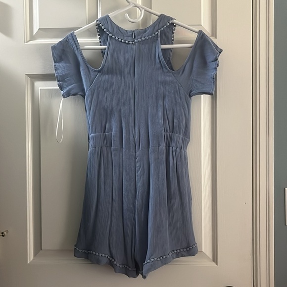 Cute Open Shoulder Romper - Picture 2 of 3